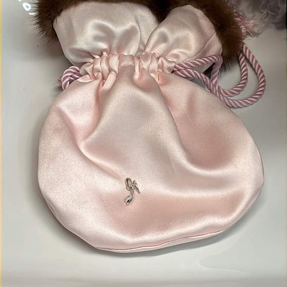 18K WHITE GOLD & DIAMOND HEEL CHARM - Picture 7 of 10